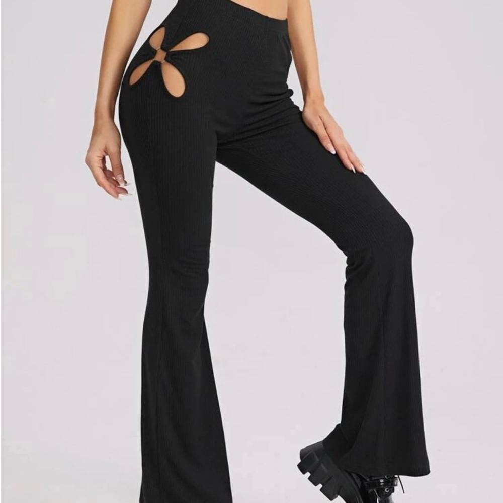 Shein ribbed flare pants with side cutouts - Picture 4 of 4